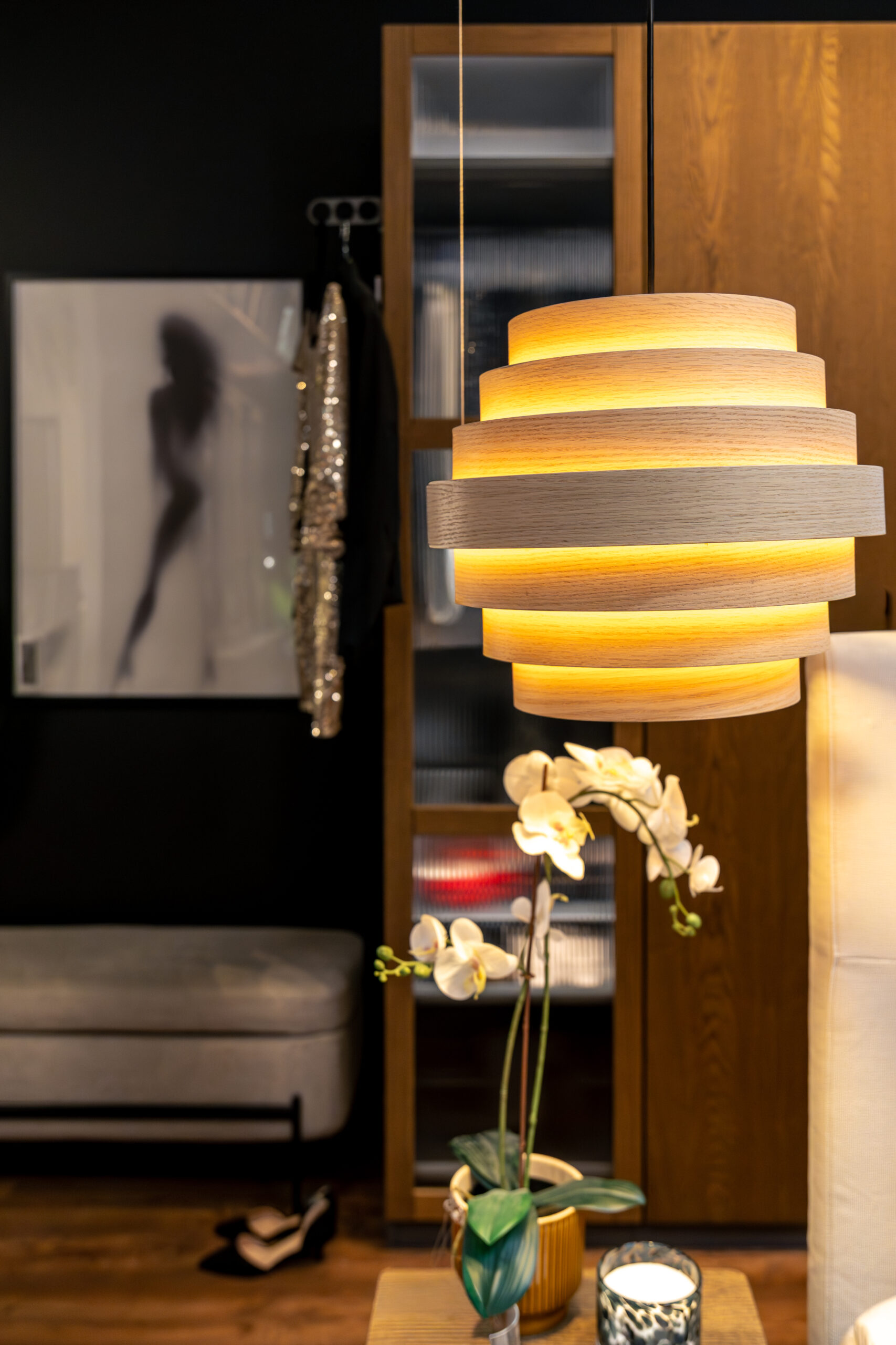 warm-pendant-lamp-cozy-bedroom-soft-glow-scaled